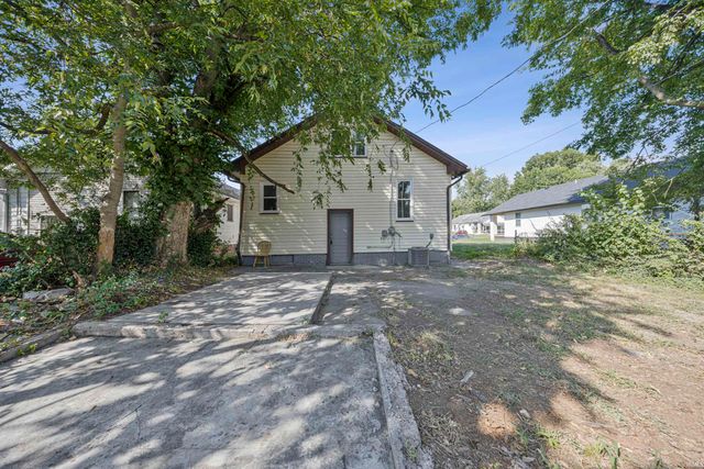 823 Monroe Avenue, Evansville, IN 47713