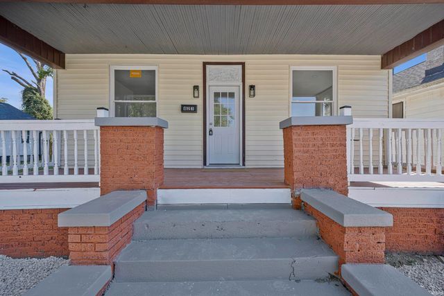 823 Monroe Avenue, Evansville, IN 47713