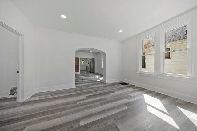 823 Monroe Avenue, Evansville, IN 47713