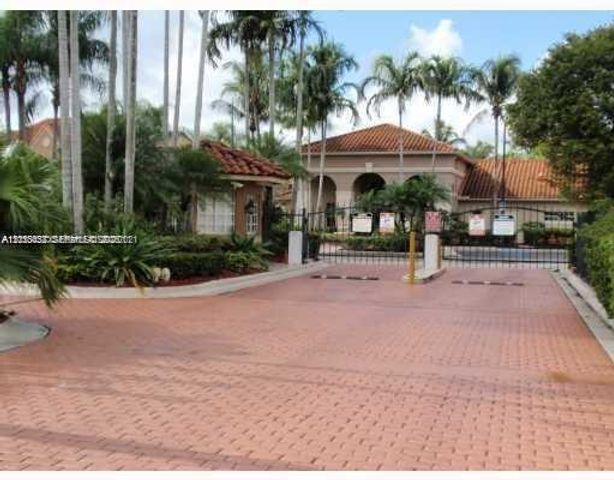 18314 NW 68th Avenue K, Hialeah, FL 33015