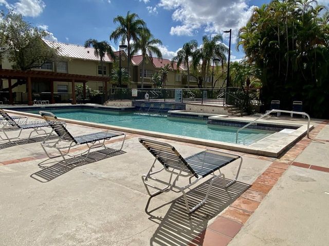 18314 NW 68th Avenue K, Hialeah, FL 33015
