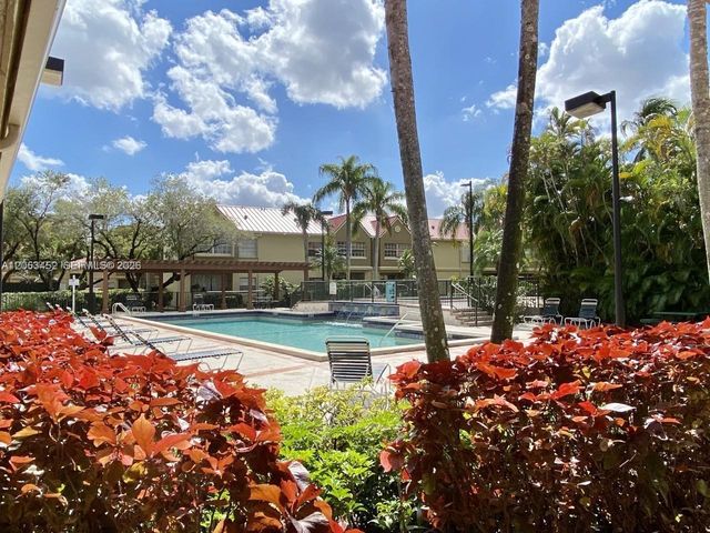18314 NW 68th Avenue K, Hialeah, FL 33015