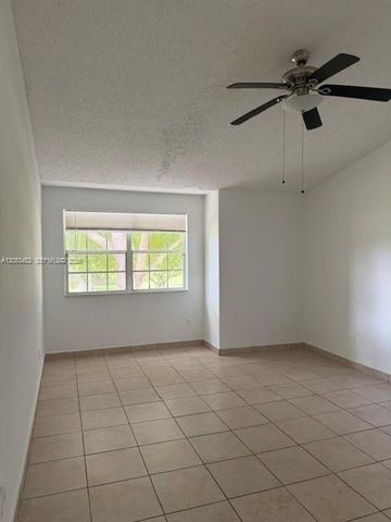 18314 NW 68th Avenue K, Hialeah, FL 33015
