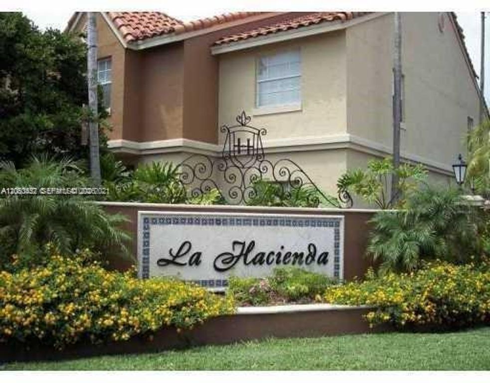 18314 NW 68th Avenue K, Hialeah, FL 33015