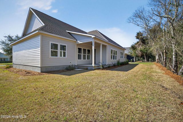 5988 Gray Squirrel Path, Southport, NC 28461