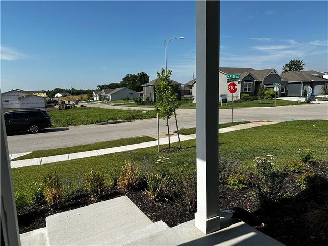 309 SW Hawthorne Court, Blue Springs, MO 64014