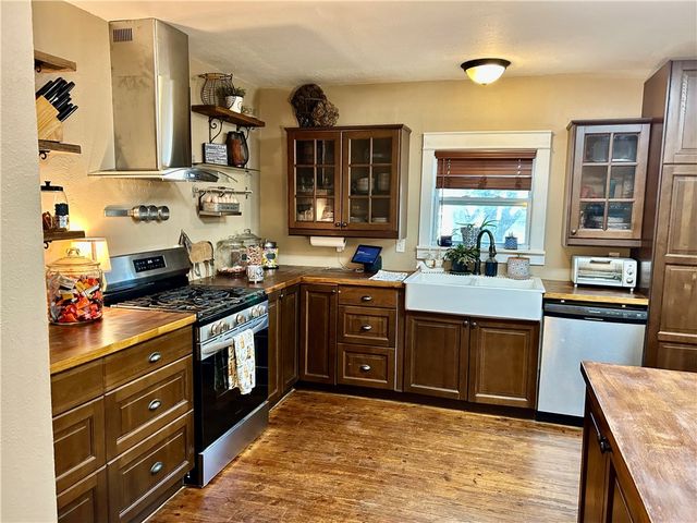 2502 W 12th Street, Russellville, AR 72801