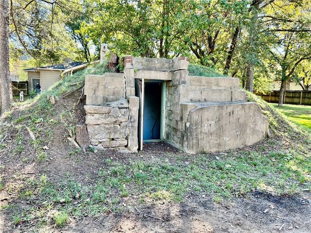 2502 W 12th Street, Russellville, AR 72801