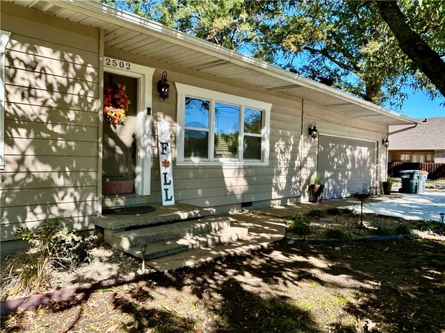 2502 W 12th Street, Russellville, AR 72801