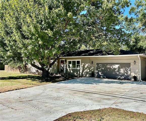 2502 W 12th Street, Russellville, AR 72801