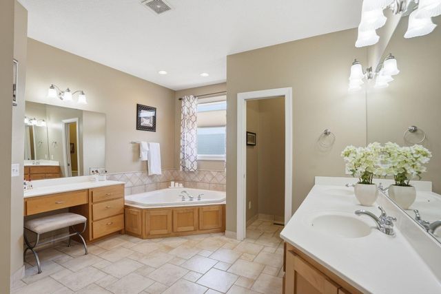 10140 Deer Haven Court, Lakeville, MN 55044