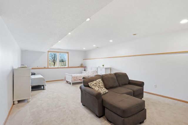 10140 Deer Haven Court, Lakeville, MN 55044