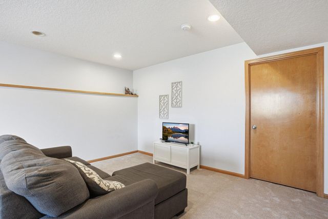 10140 Deer Haven Court, Lakeville, MN 55044