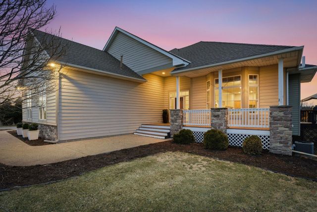 10140 Deer Haven Court, Lakeville, MN 55044