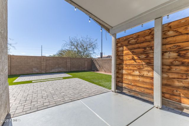 2403 E Rosemonte Drive, Phoenix, AZ 85050