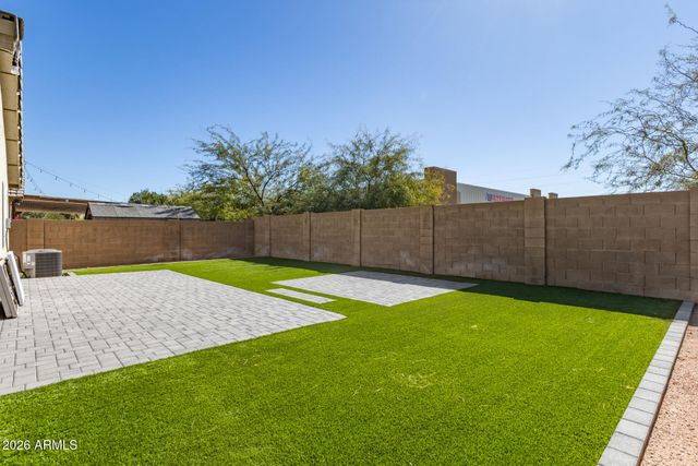 2403 E Rosemonte Drive, Phoenix, AZ 85050