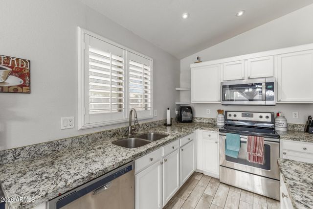 2403 E Rosemonte Drive, Phoenix, AZ 85050