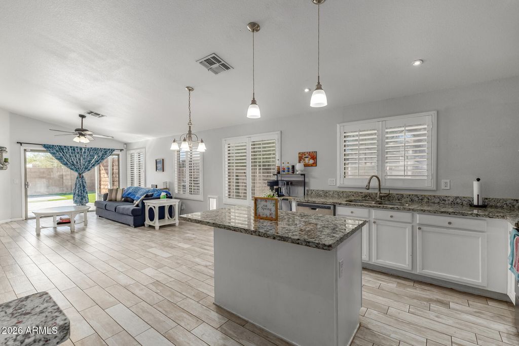 Image 10 of property listing at 2403 E Rosemonte Drive, Phoenix, AZ 85050