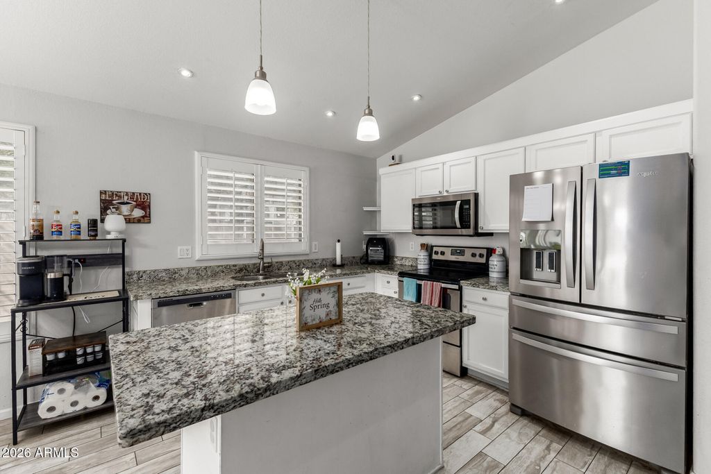 Image 11 of property listing at 2403 E Rosemonte Drive, Phoenix, AZ 85050