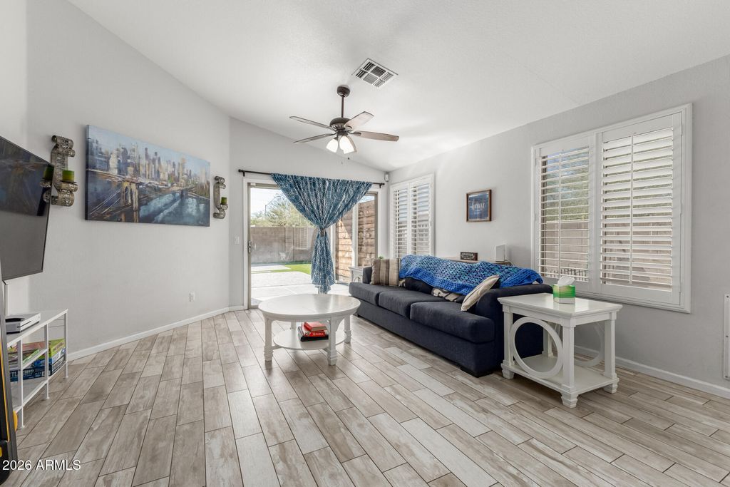 Image 12 of property listing at 2403 E Rosemonte Drive, Phoenix, AZ 85050