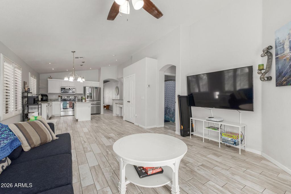 Image 13 of property listing at 2403 E Rosemonte Drive, Phoenix, AZ 85050