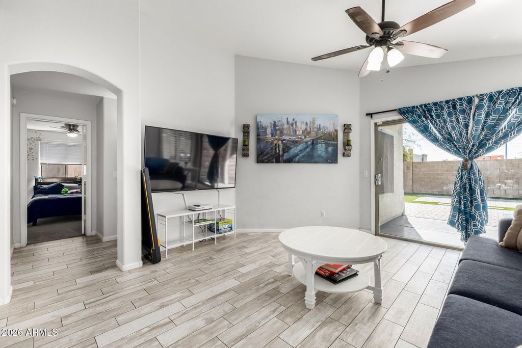 Image 14 of property listing at 2403 E Rosemonte Drive, Phoenix, AZ 85050