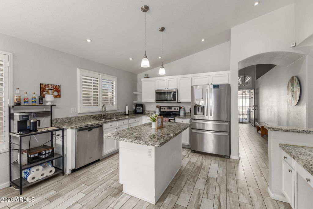 Image 7 of property listing at 2403 E Rosemonte Drive, Phoenix, AZ 85050