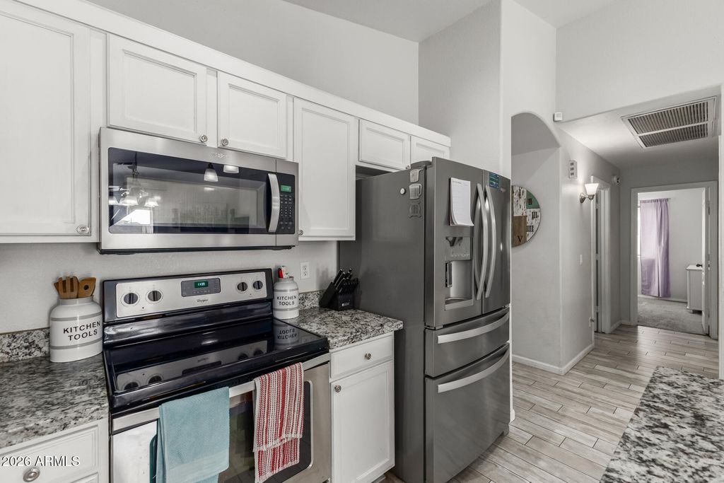 Image 9 of property listing at 2403 E Rosemonte Drive, Phoenix, AZ 85050