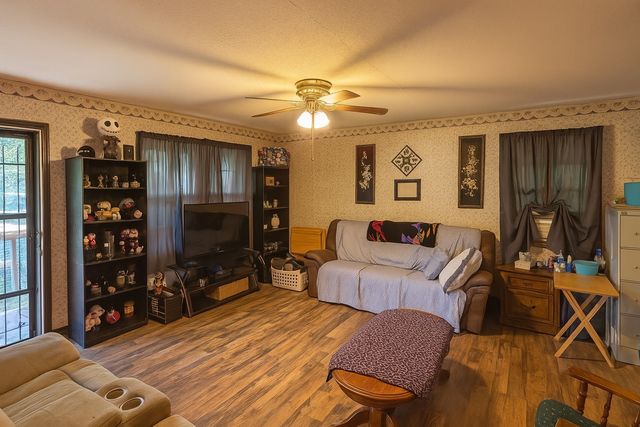 193 A W Schmidt Rd, Tennessee Ridge, TN 37178