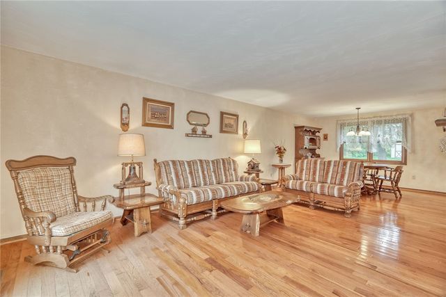 1443 Loughton Drive, Webster, NY 14580