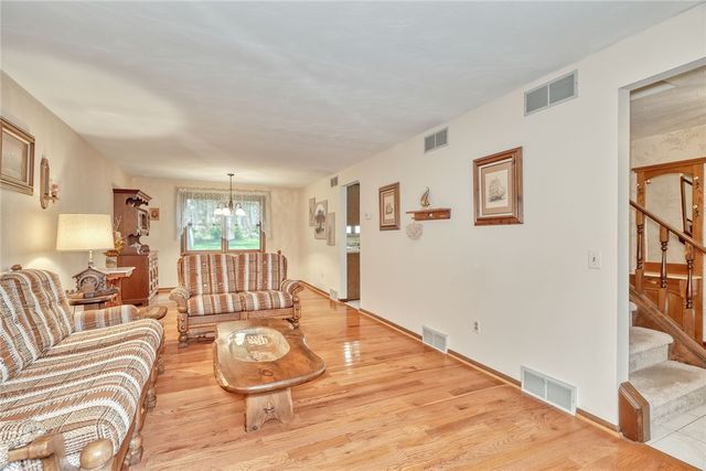 1443 Loughton Drive, Webster, NY 14580