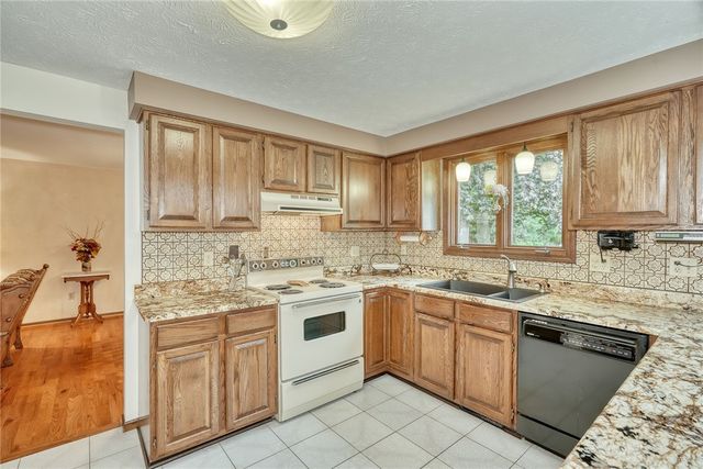 1443 Loughton Drive, Webster, NY 14580