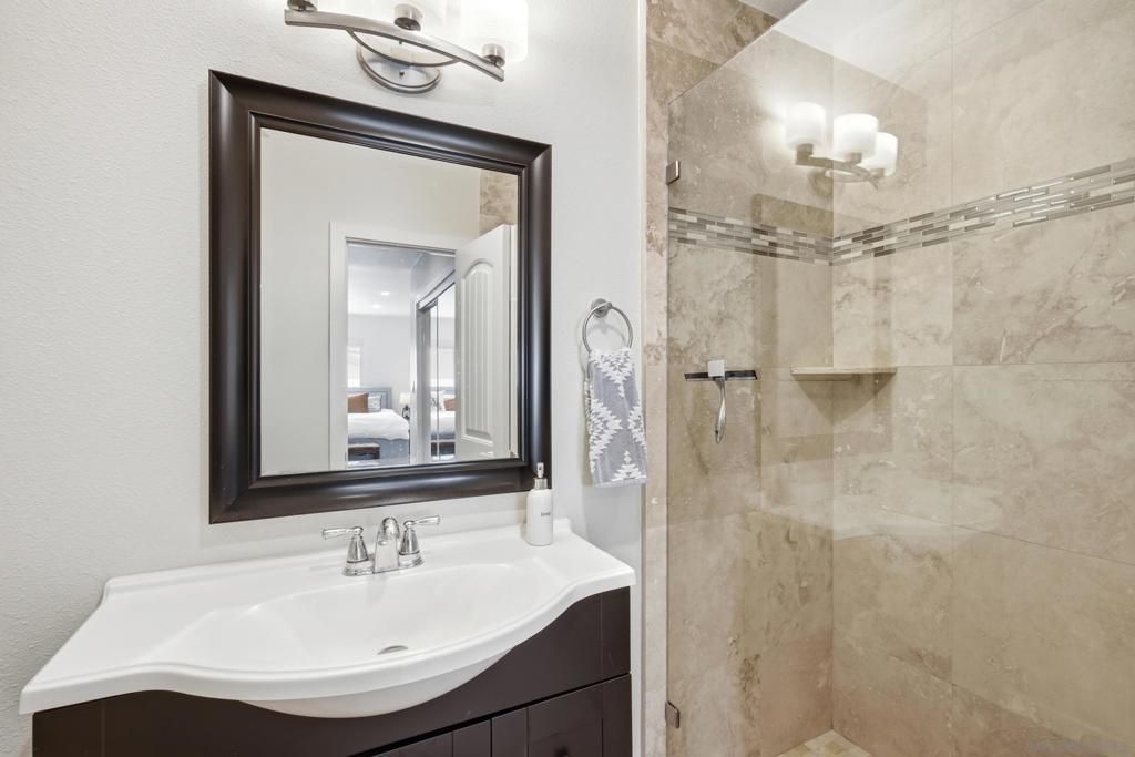 Image 12 of property listing at 4639 Iroquois Ave, San Diego, CA 92117