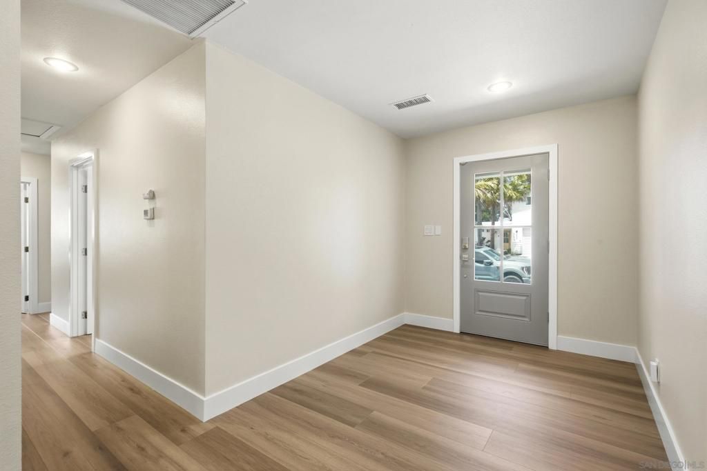 Image 24 of property listing at 4639 Iroquois Ave, San Diego, CA 92117