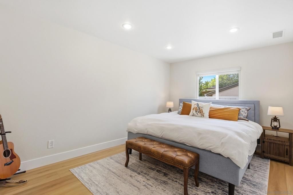 Image 9 of property listing at 4639 Iroquois Ave, San Diego, CA 92117