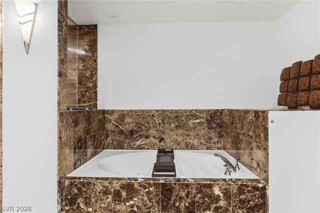 360 East Desert Inn Road 607, Las Vegas, NV 89109