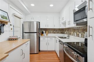 3101 N Country Club Drive 102, Aventura, FL 33180