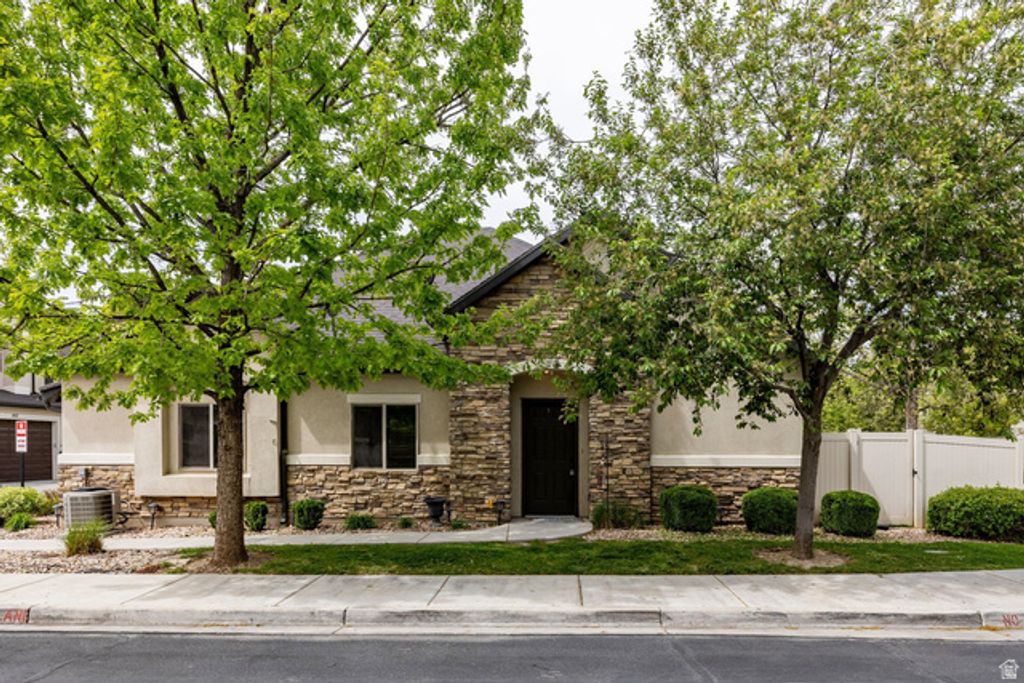 1844 W 2300 S, Woods Cross, UT 84087