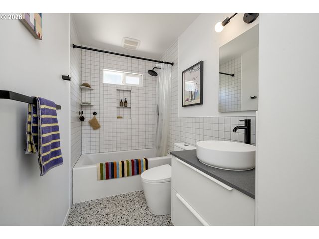 11507 Se YAMHILL St, Portland, OR 97216