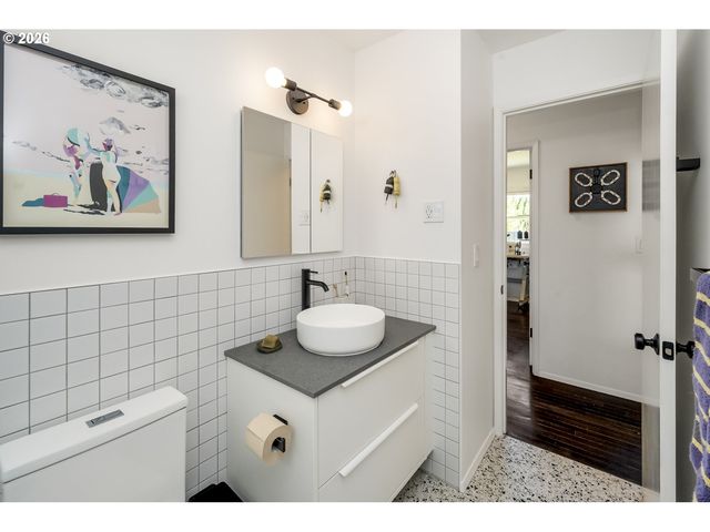 11507 Se YAMHILL St, Portland, OR 97216