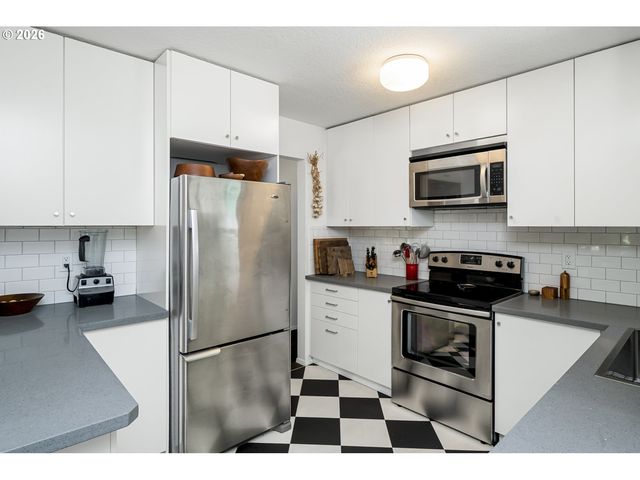 11507 Se YAMHILL St, Portland, OR 97216