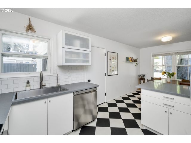 11507 Se YAMHILL St, Portland, OR 97216