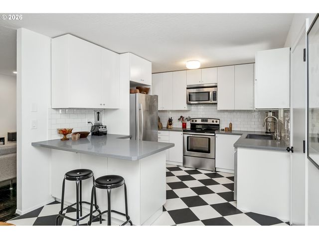 11507 Se YAMHILL St, Portland, OR 97216
