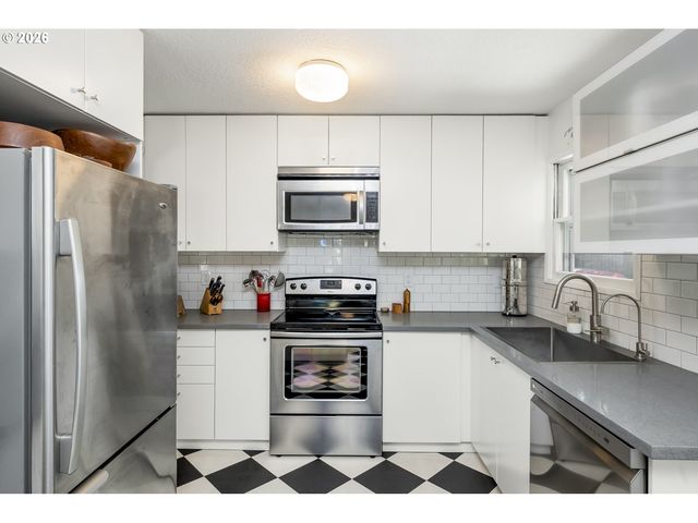 11507 Se YAMHILL St, Portland, OR 97216