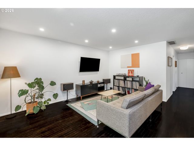 11507 Se YAMHILL St, Portland, OR 97216