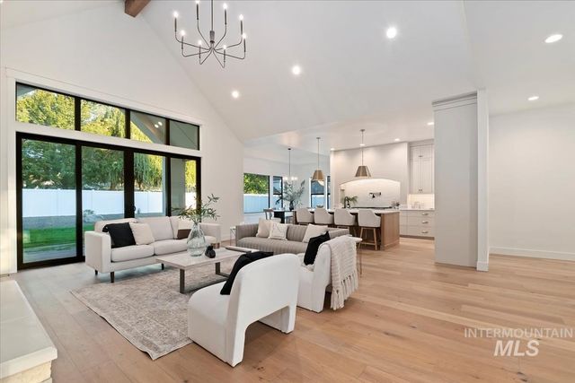 196 N Timber Wolf Pl, Eagle, ID 83616