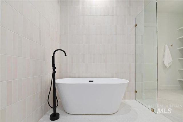 196 N Timber Wolf Pl, Eagle, ID 83616