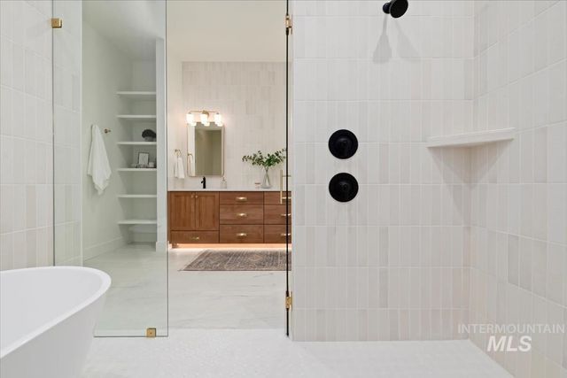 196 N Timber Wolf Pl, Eagle, ID 83616