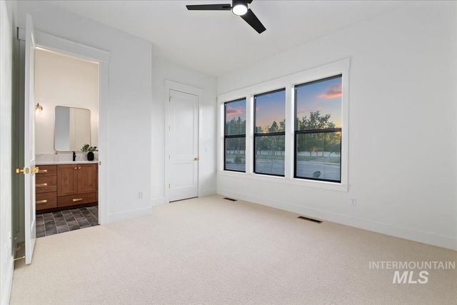 196 N Timber Wolf Pl, Eagle, ID 83616