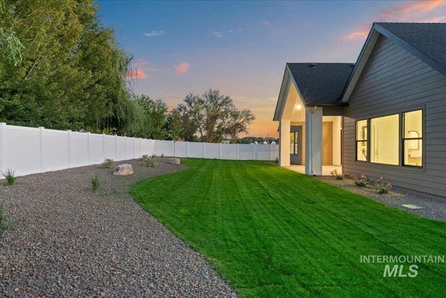 196 N Timber Wolf Pl, Eagle, ID 83616